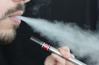 The FMCSA Cautions Commercial Drivers Against E-Cigs